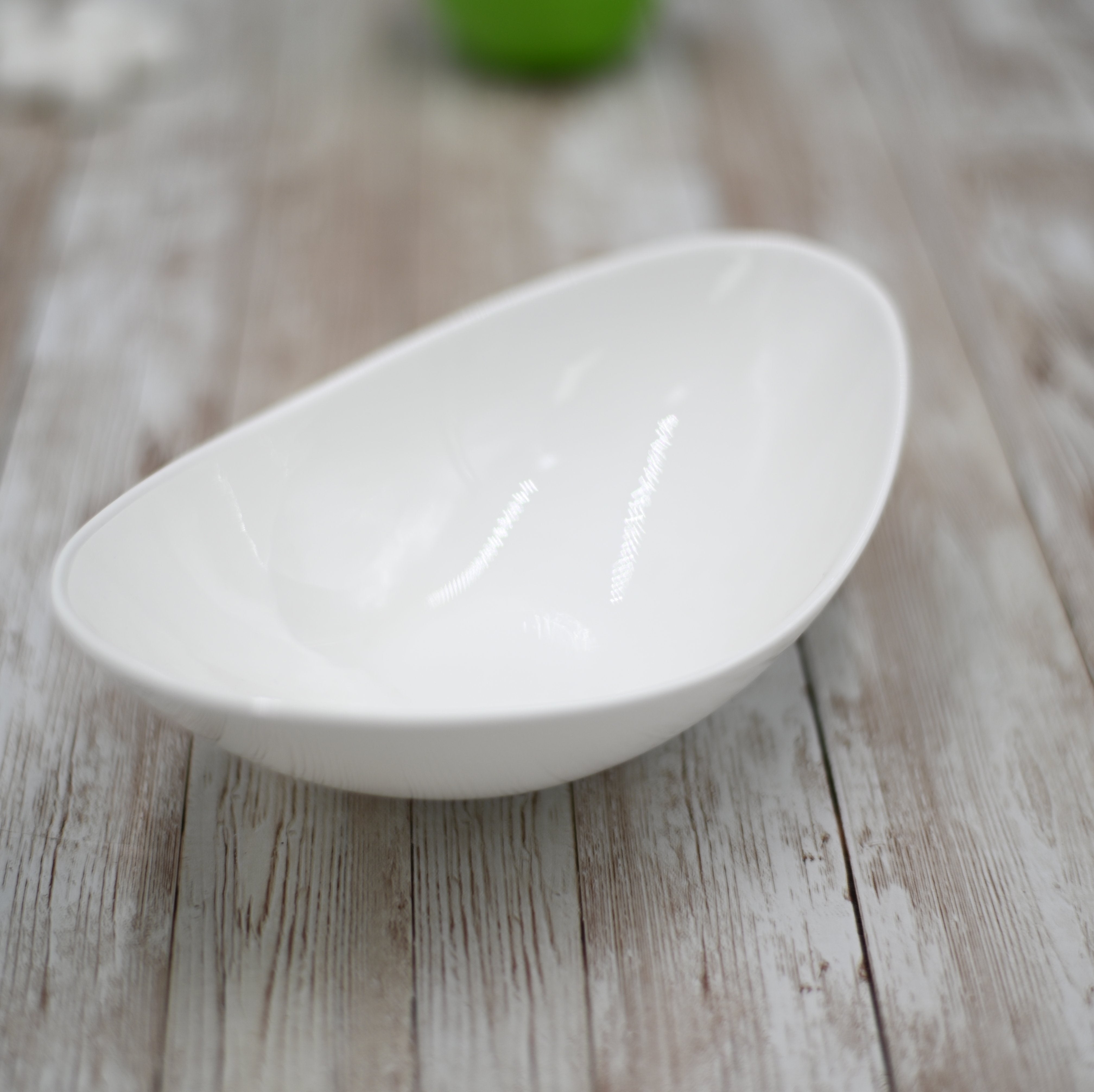 White Sauce Dish 8" inch X 4.7'' X 2.5'' |