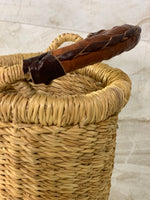 Load image into Gallery viewer, Sonder &amp; Holliday The Astoria Vase / Wineholder
